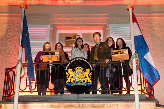 photo by Steve Eastwood zontians-with-peter-w-kok-balcony